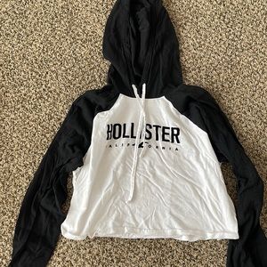 Women’s cropped black hollister sweatshirt